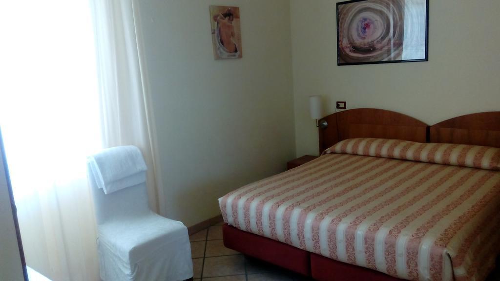 Hotel Astoria Lido Sirmione Quarto foto